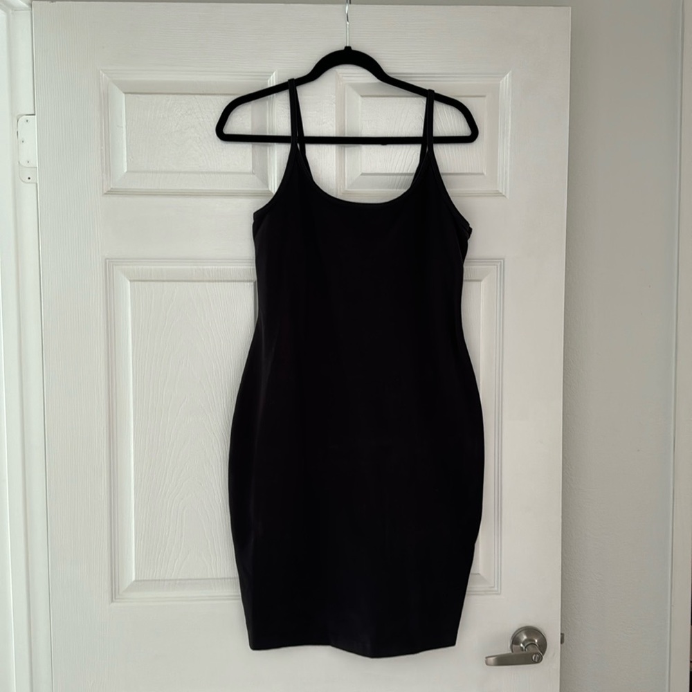 LULULEMON MINI DRESS BLACK